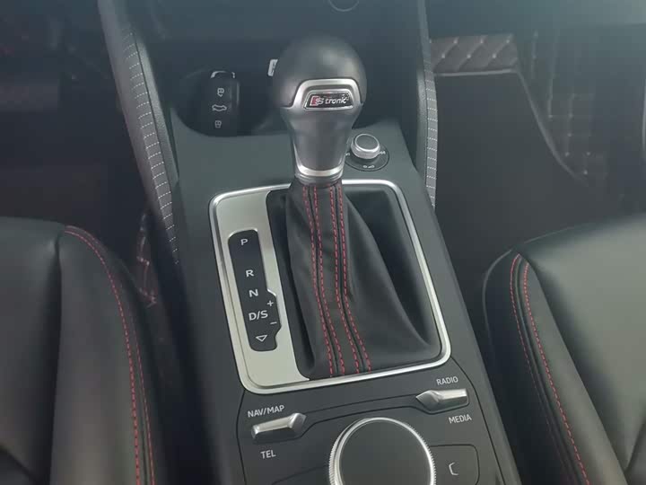 Фото 14 - Audi Q2L