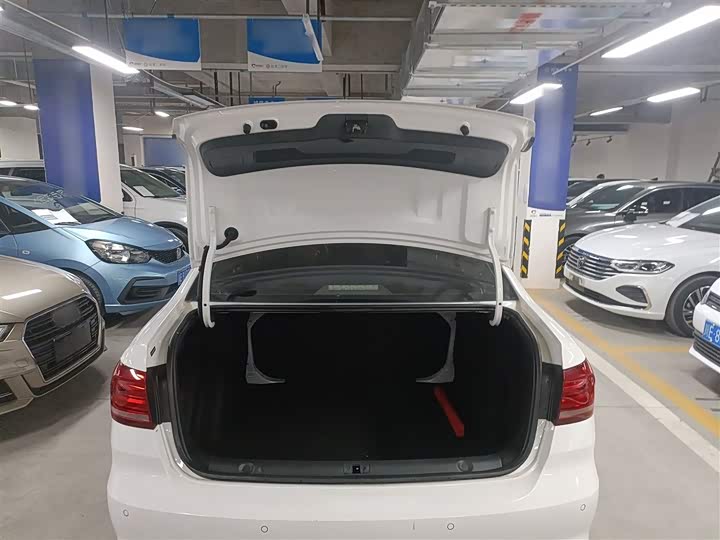 Фото 19 - Volkswagen Lavida