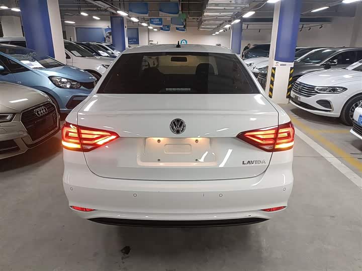 Фото 6 - Volkswagen Lavida