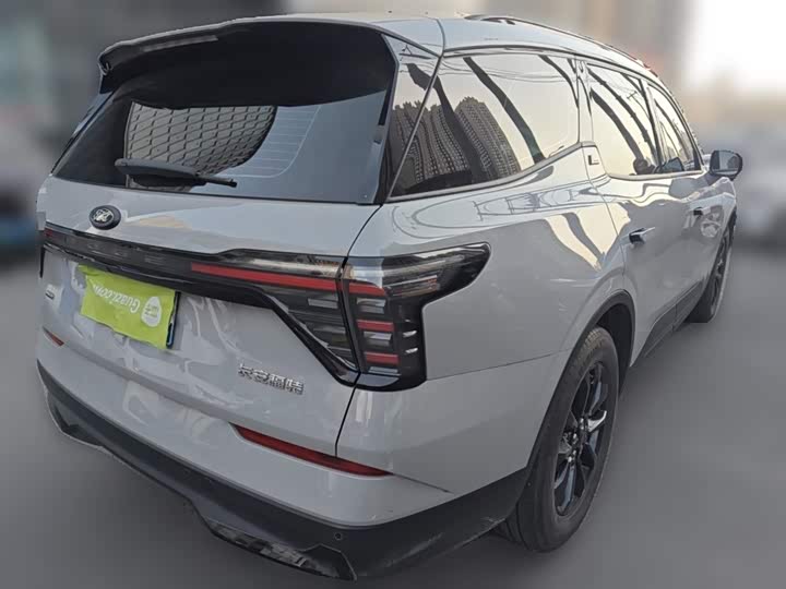 Фото 29 - Ford Edge