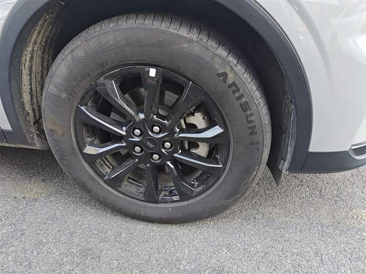 Фото 31 - Ford Edge