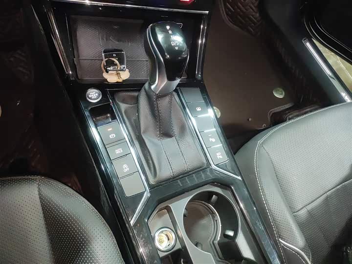 Фото 14 - Volkswagen Passat