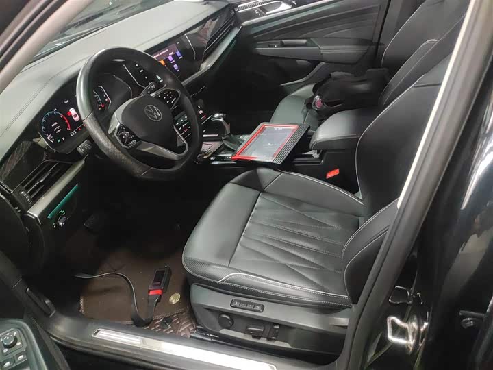 Фото 15 - Volkswagen Passat