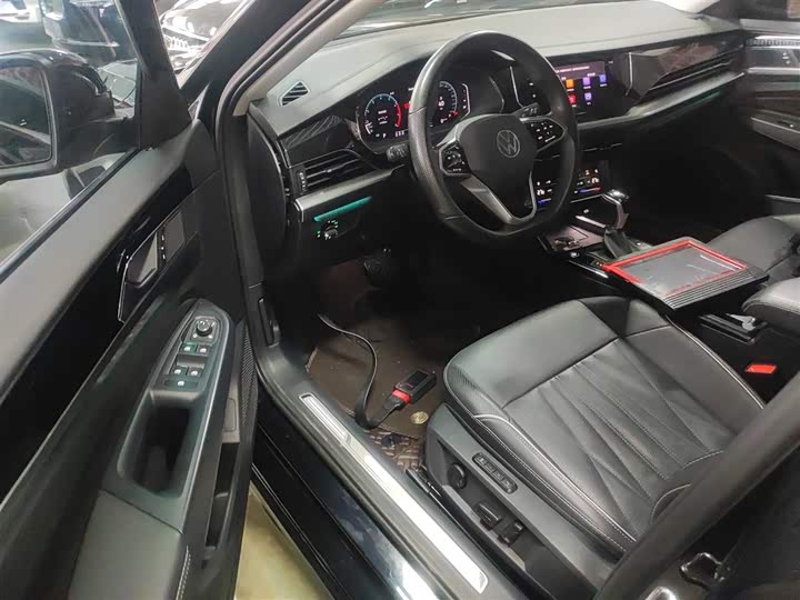 Фото 16 - Volkswagen Passat