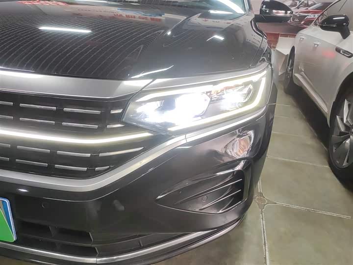 Фото 24 - Volkswagen Passat