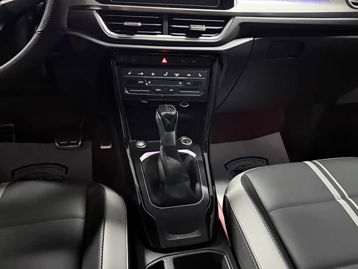 Фото 16 - Volkswagen T-Roc