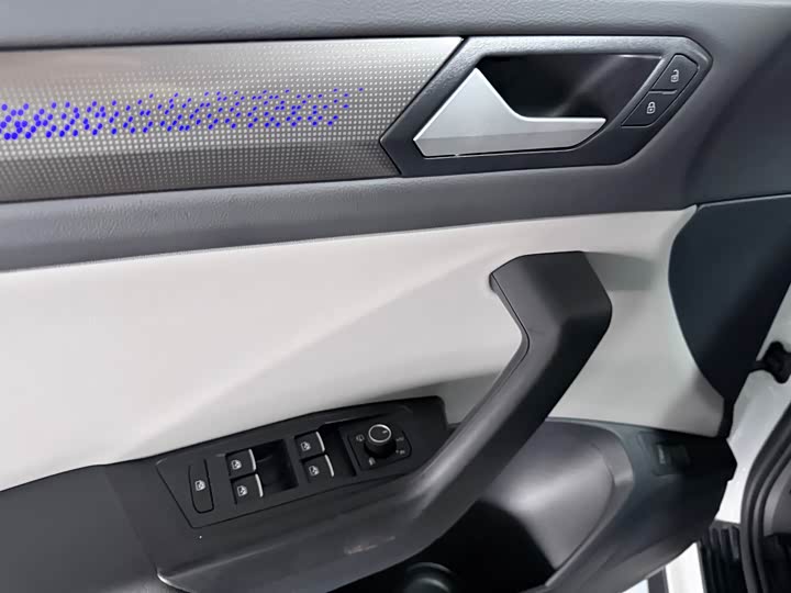 Фото 9 - Volkswagen T-Roc