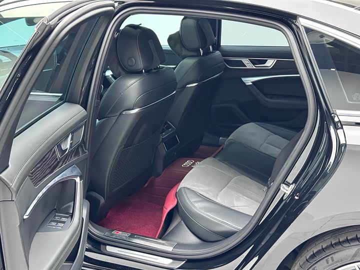 Фото 12 - Audi A6L