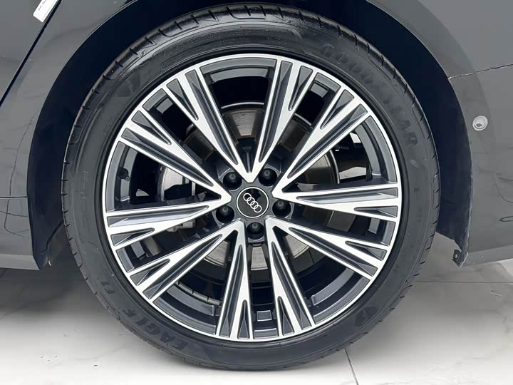 Фото 8 - Audi A6L