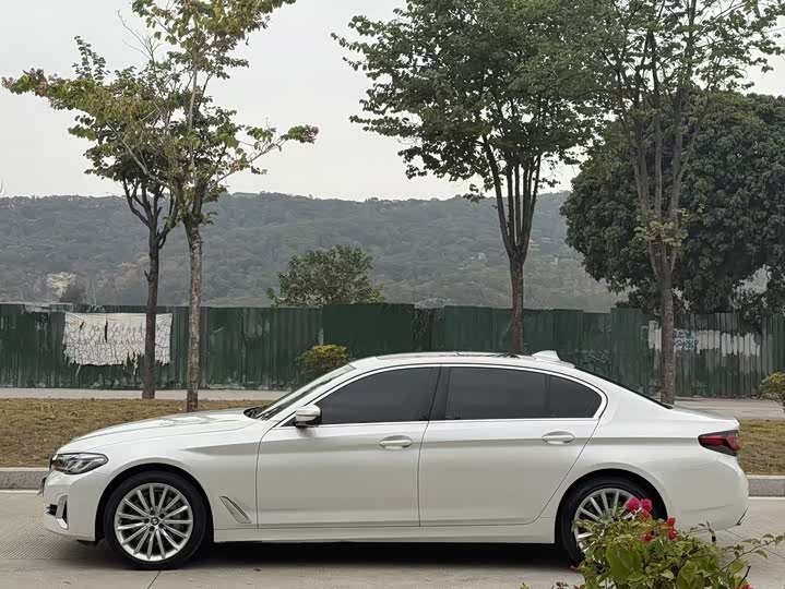 Фото 3 - BMW 5 Series