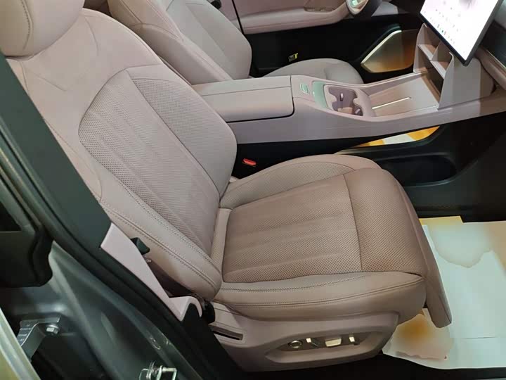 Фото 25 - Nio Onvo L60