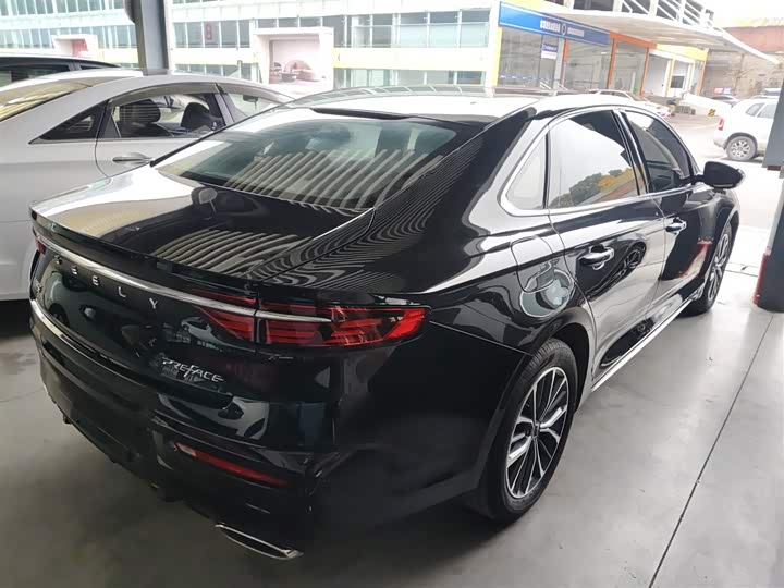 Фото 7 - Geely Preface