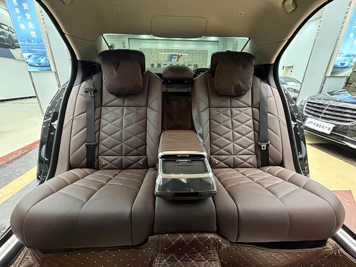 Фото 13 - BMW 7 Series