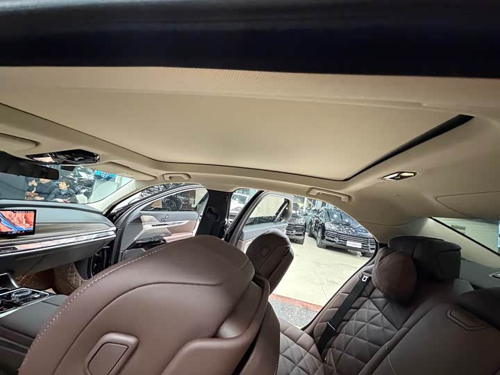 Фото 14 - BMW 7 Series