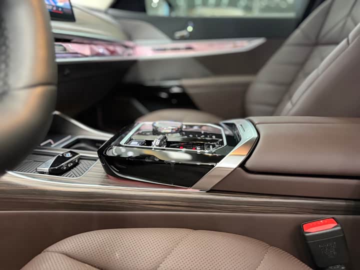 Фото 17 - BMW 7 Series