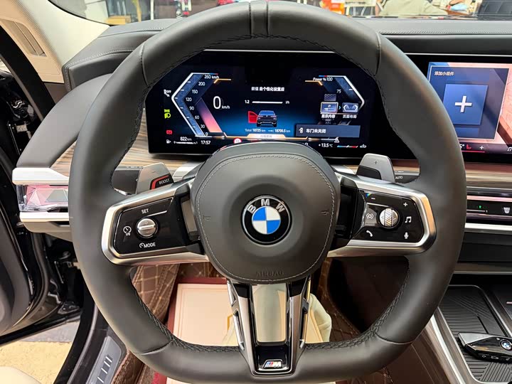 Фото 18 - BMW 7 Series