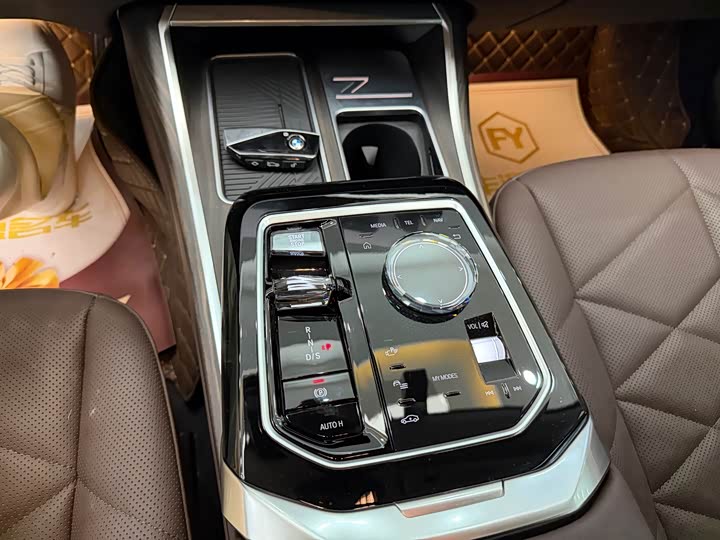 Фото 20 - BMW 7 Series