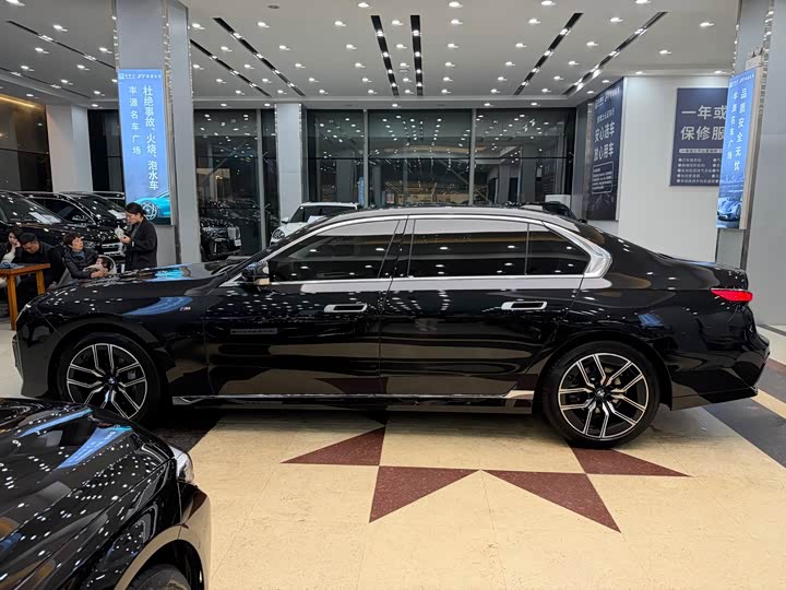 Фото 26 - BMW 7 Series