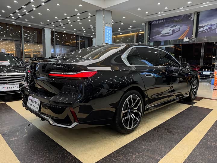 Фото 27 - BMW 7 Series