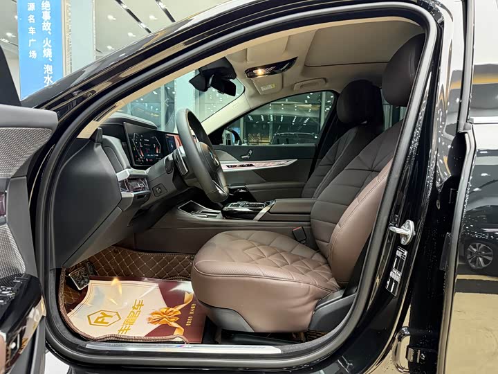 Фото 4 - BMW 7 Series