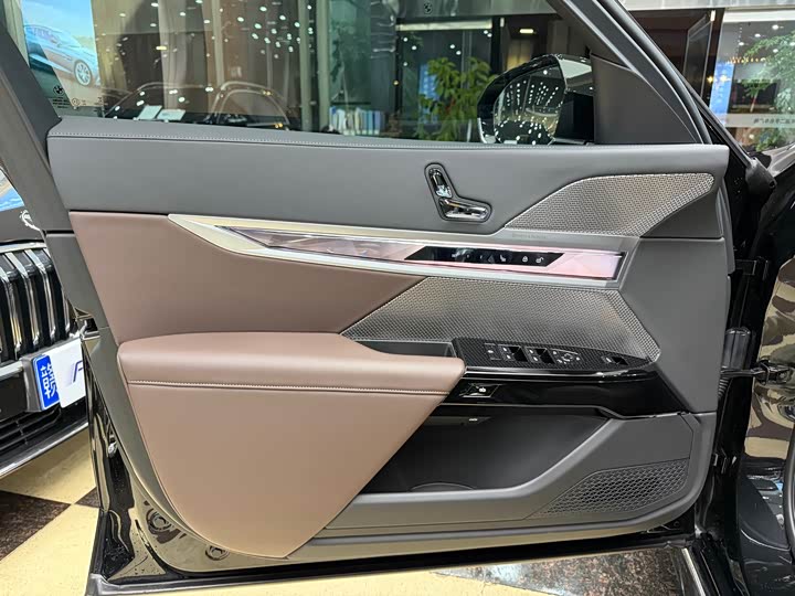 Фото 5 - BMW 7 Series