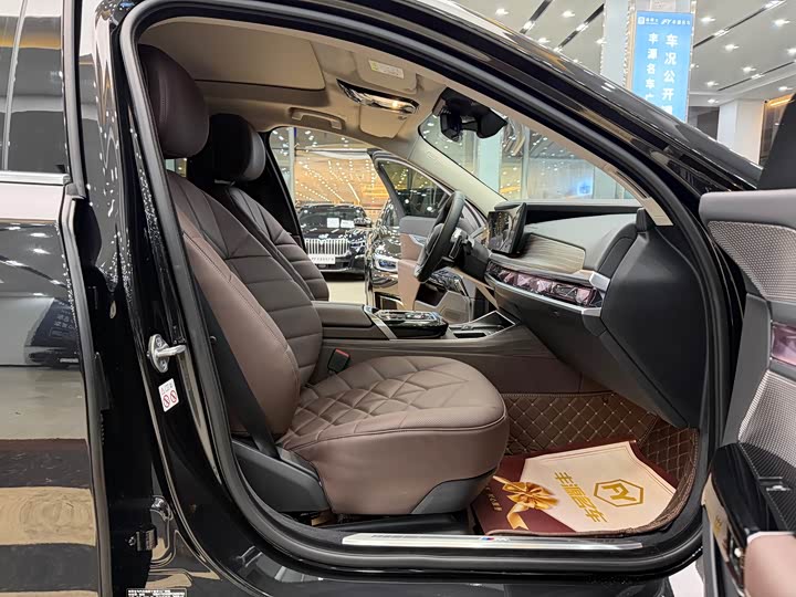 Фото 8 - BMW 7 Series