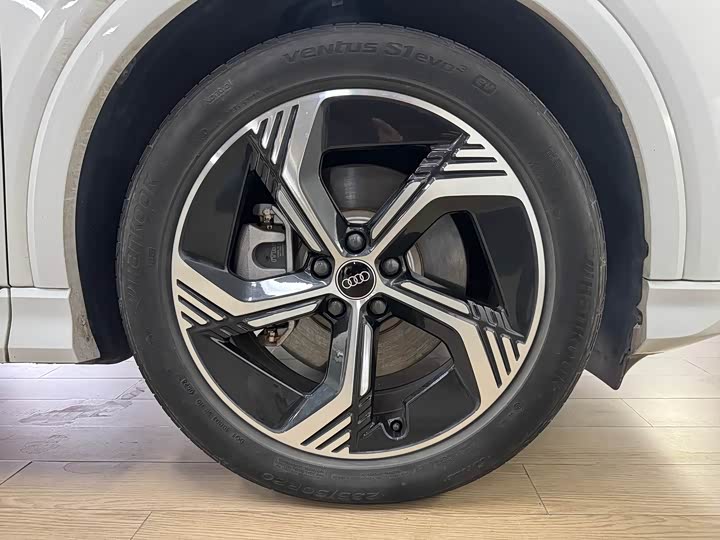 Фото 23 - Audi Q4 e-tron