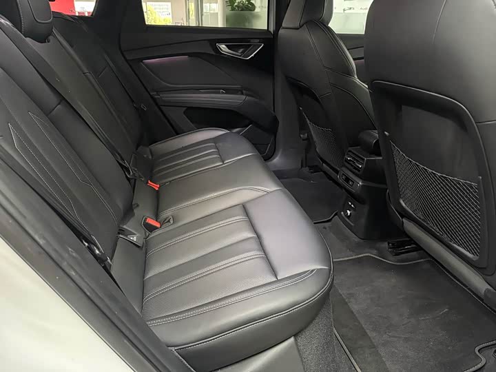 Фото 7 - Audi Q4 e-tron