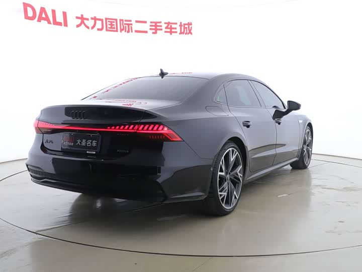 Фото 16 - Audi A7L