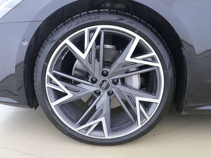 Фото 5 - Audi A7L