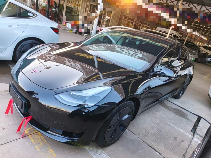 Фото 1 - Tesla Model 3