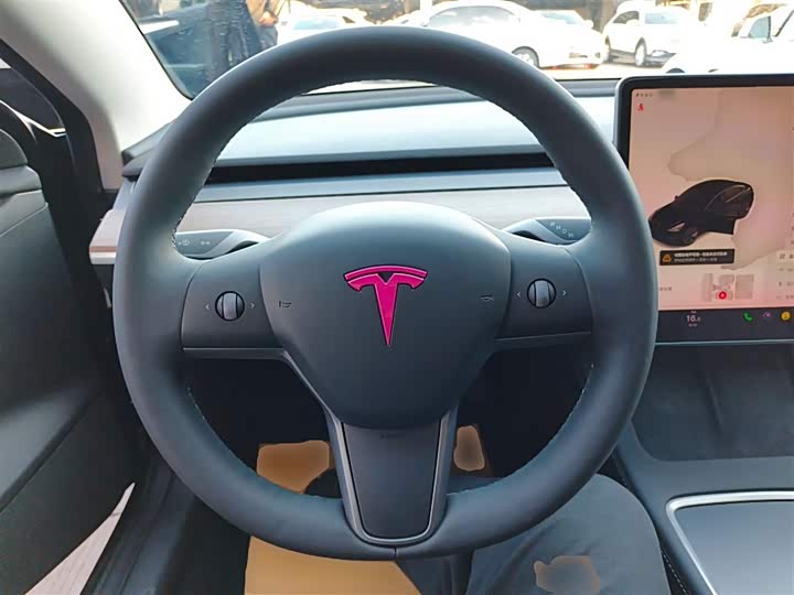 Фото 11 - Tesla Model 3