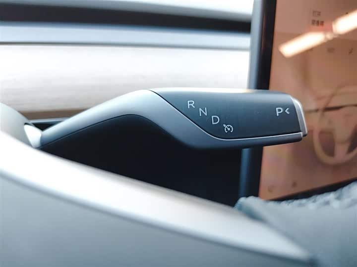 Фото 14 - Tesla Model 3