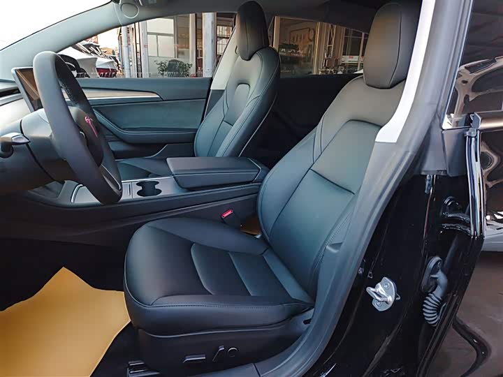 Фото 15 - Tesla Model 3