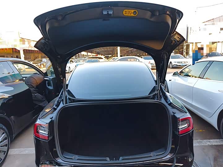 Фото 19 - Tesla Model 3