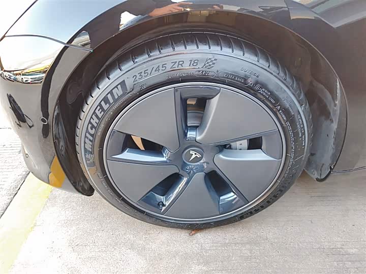 Фото 23 - Tesla Model 3