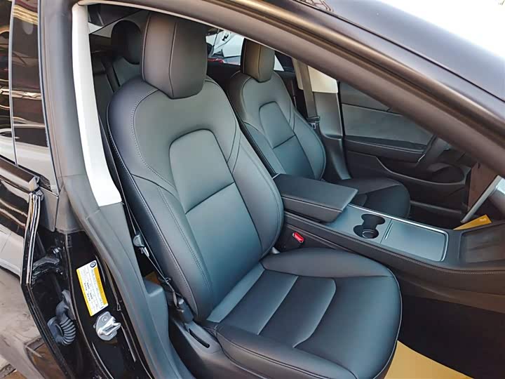 Фото 25 - Tesla Model 3