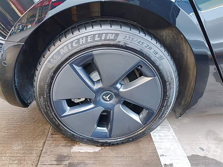 Фото 26 - Tesla Model 3