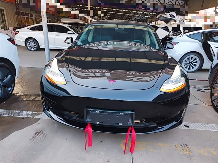 Фото 3 - Tesla Model 3