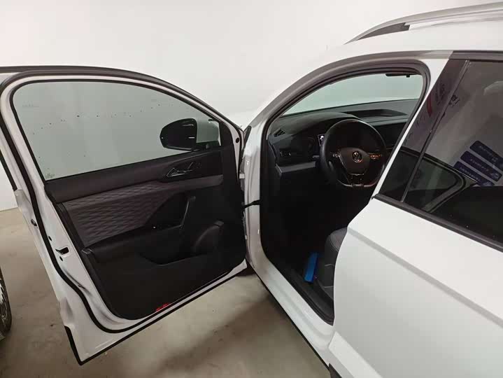 Фото 5 - Volkswagen Tharu