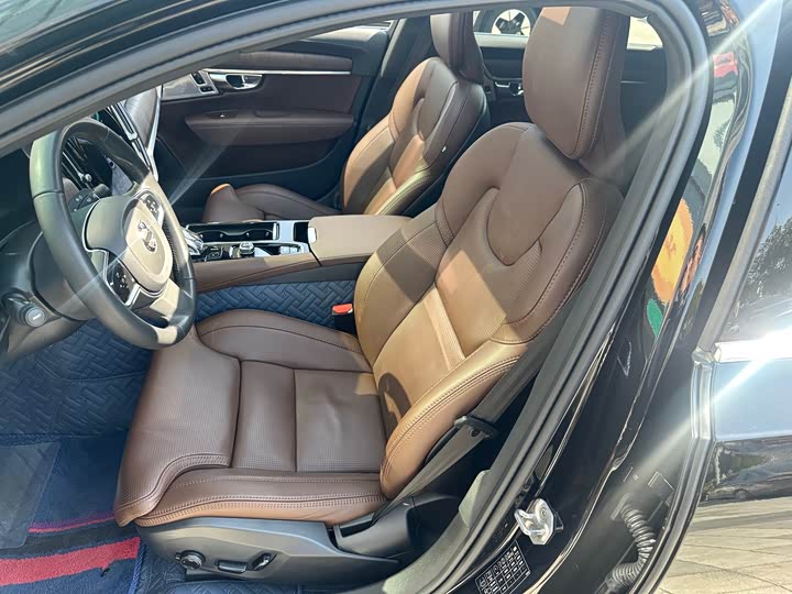 Фото 13 - Volvo S90 Hybrid