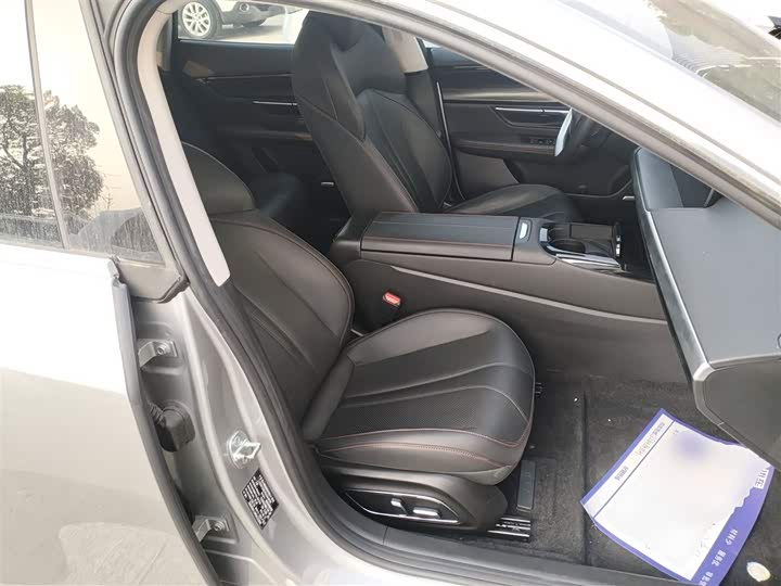 Фото 25 - XPeng P7