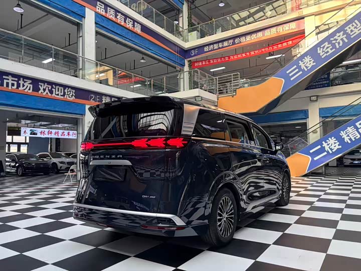 Фото 20 - Denza D9