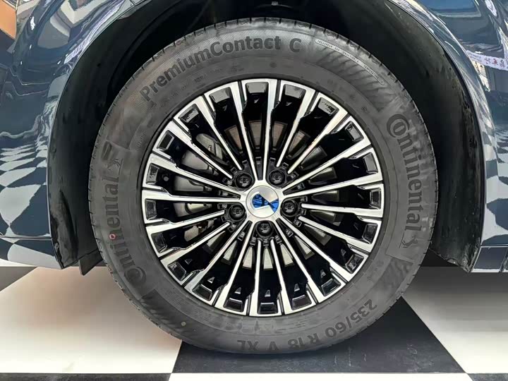 Фото 4 - Denza D9