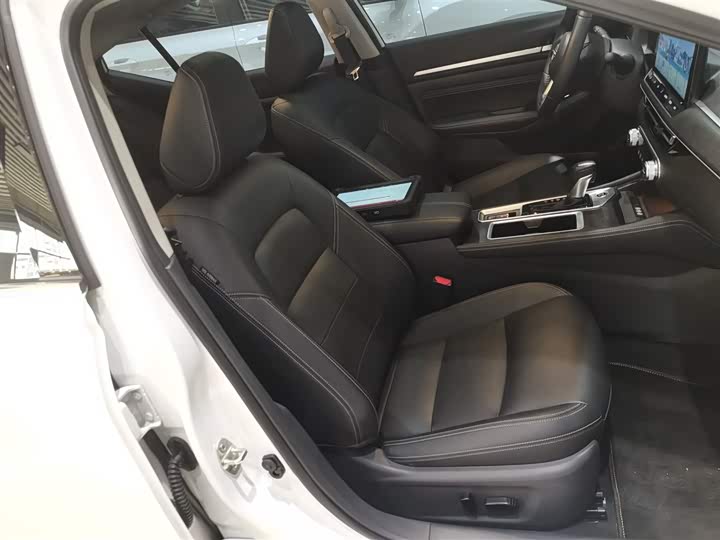 Фото 25 - Nissan Teana