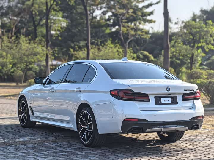 Фото 3 - BMW 5 Series
