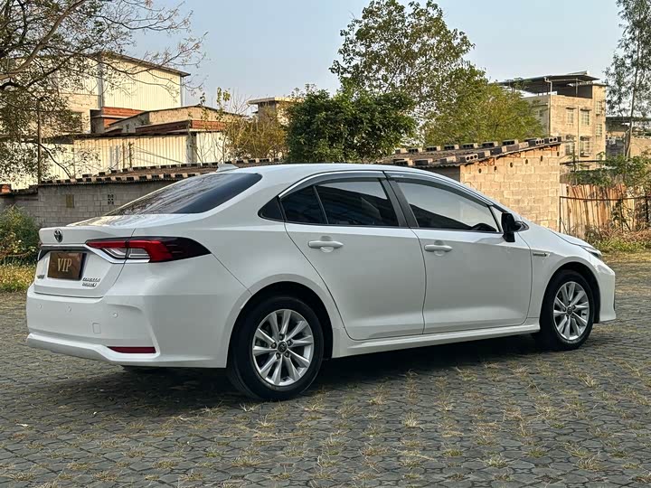 Фото 4 - Toyota Corolla