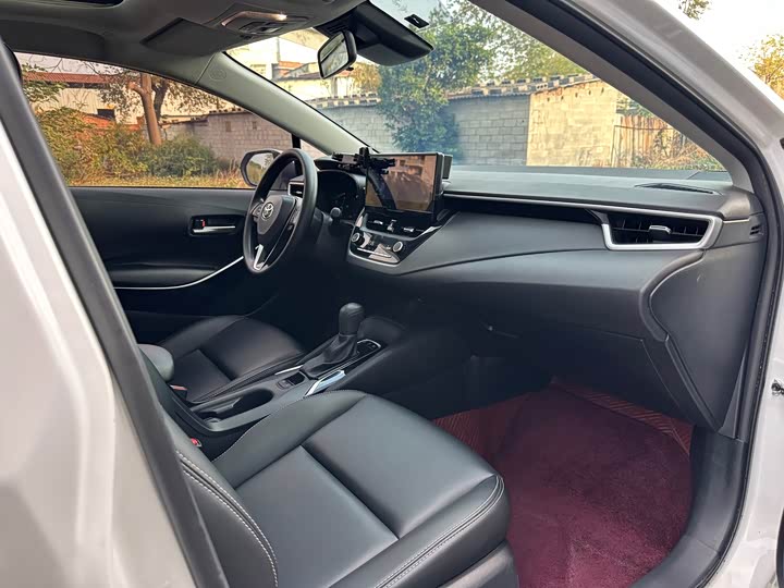 Фото 7 - Toyota Corolla