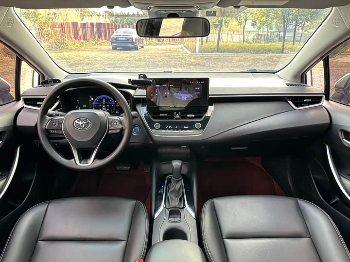 Фото 8 - Toyota Corolla