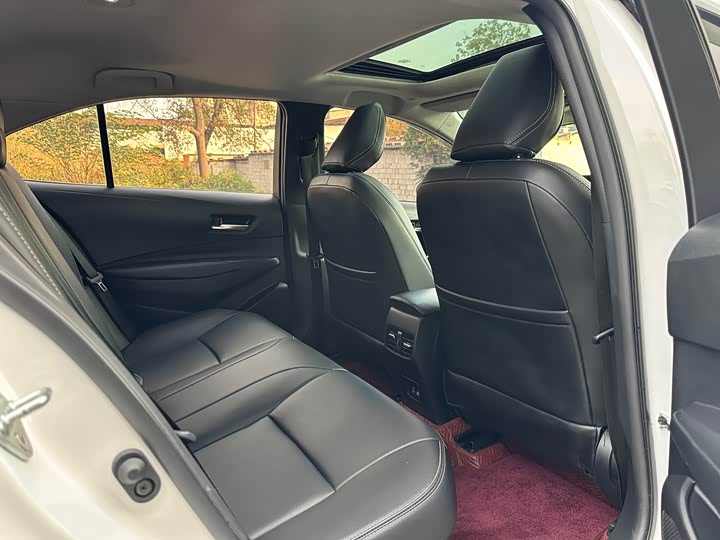 Фото 9 - Toyota Corolla